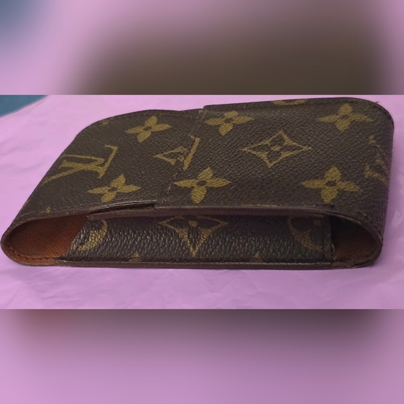 Louis Vuitton Monogram Case in Great Condition - Picture 4 of 15